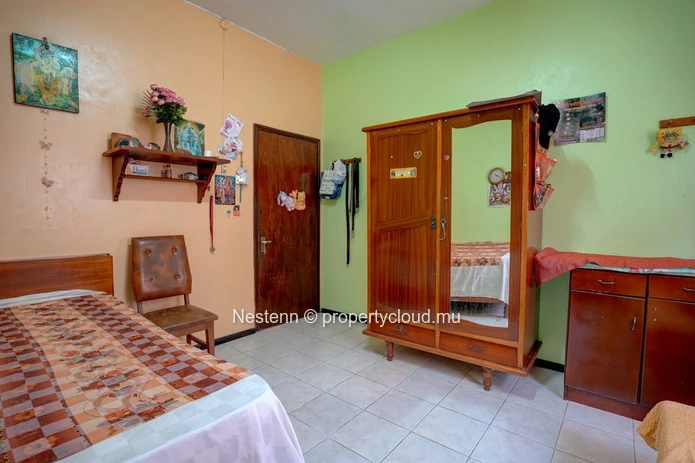 Maison de 200 m², construite sur un terrain de 241 m² 
