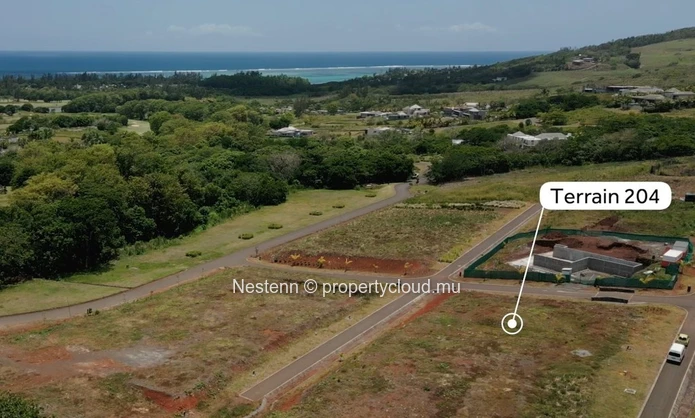 Terrain vue partielle mer de 1400 m² dans un domaine golf et mer d'exception