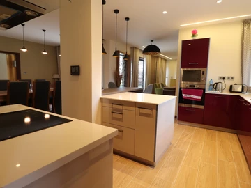 6 Bedroom House