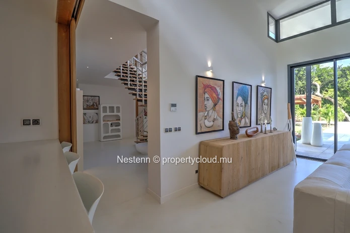 Exceptionnelle villa de 5 chambres en suite dans un cadre enchanteur de bord de rivière