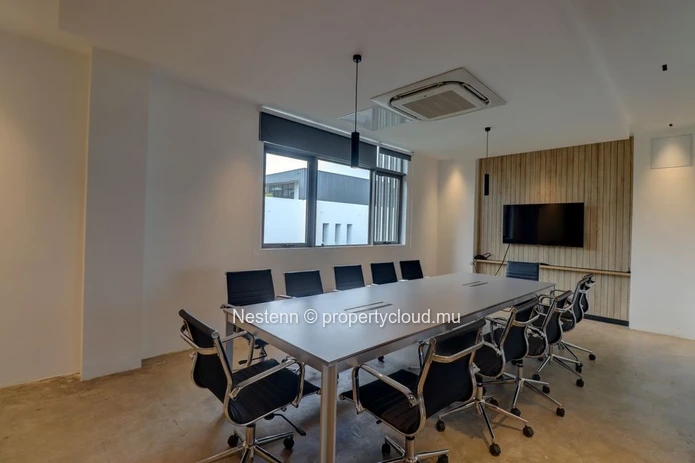 Prestigious office with breathtaking views in the heart of the Vivea Business Park