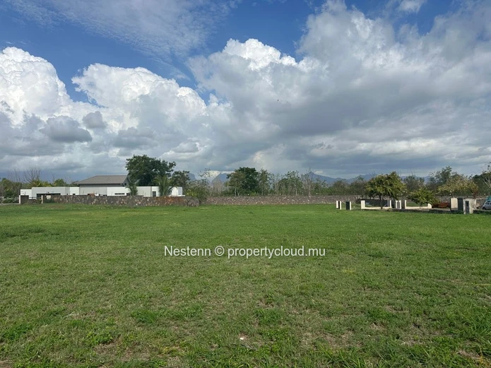 Premium land of 1054m2 in fast-Growing area