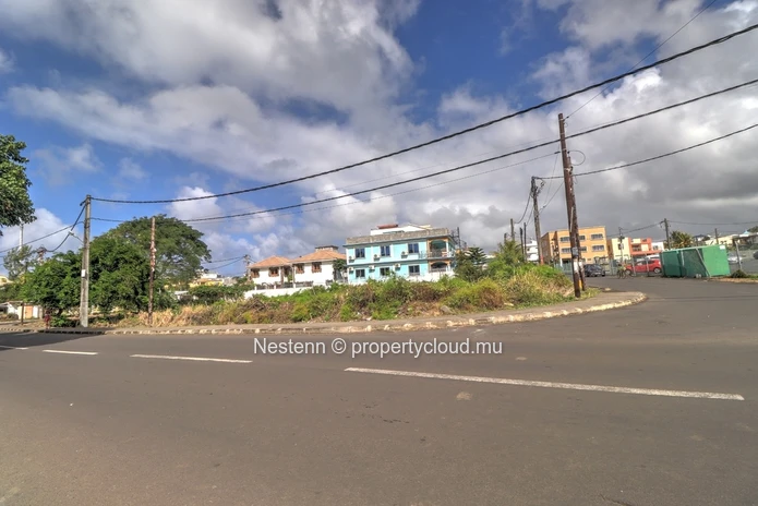Terrain commercial de 1,658 m² idéalement placé