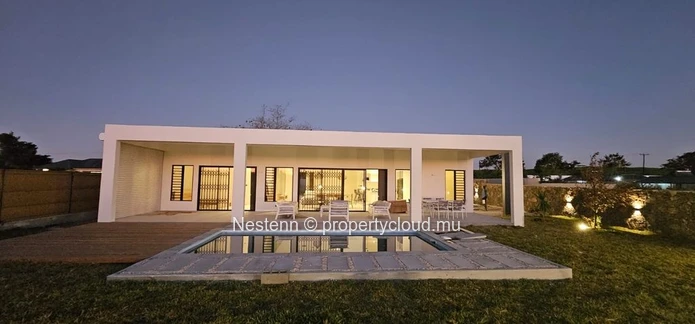 Villa familiale moderne de 4 chambres dans un beau jardin