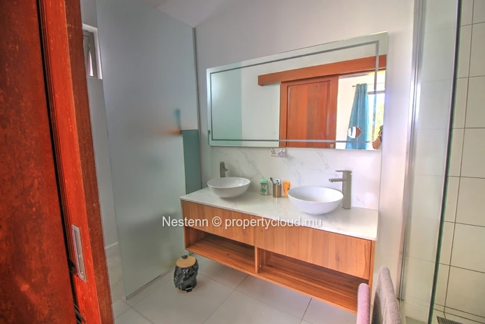 3 bedroom apartment with sea view