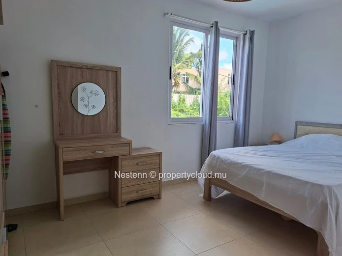 3 bedroom duplex very close to the beach