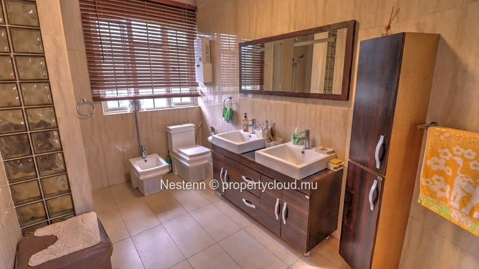 Villa de 4 chambres avec jardin de 2110m² piscine privée charme rustique et moderne