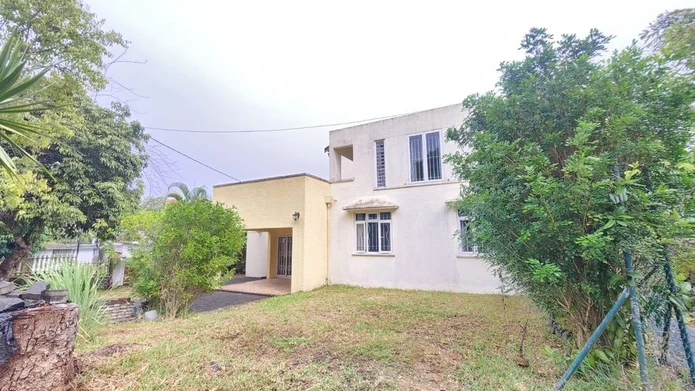 Contemporary 5-bedroom house 