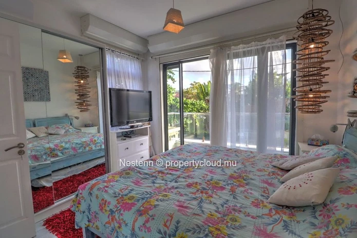 Modern 3-bedroom apartment just steps from the beach 