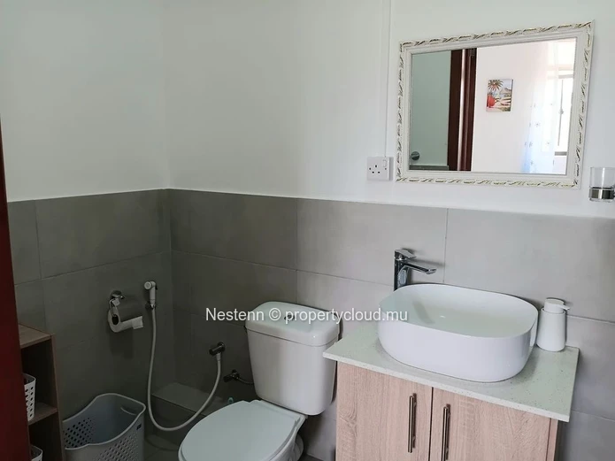 Spacious apartment in a secure and extremely quiet residence