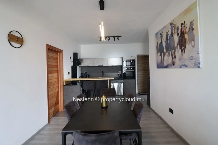 Vie côtière moderne – Appartement élégant et entièrement meublé à 3 minutes de la plage de Flic en Flac