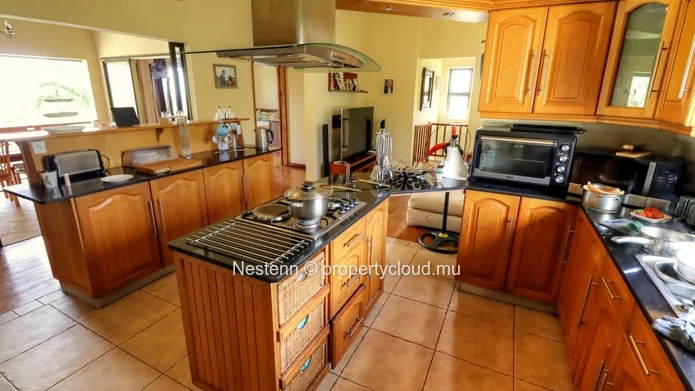 Superbe villa familiale de 4 chambres dans un domaine sécurisé et recherché