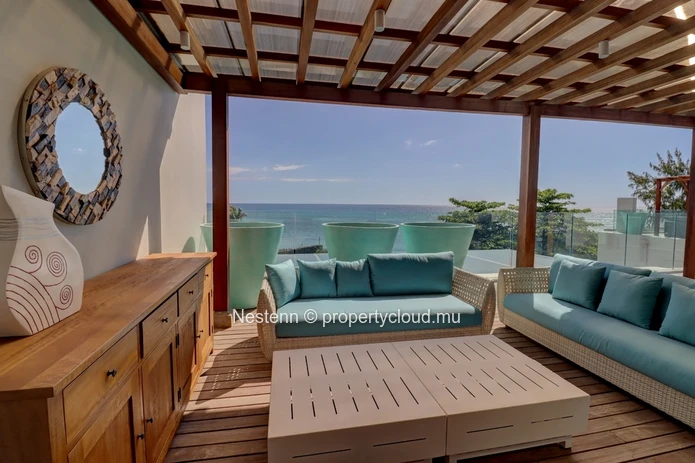 Spectacular beachfront 2-bed penthouse 