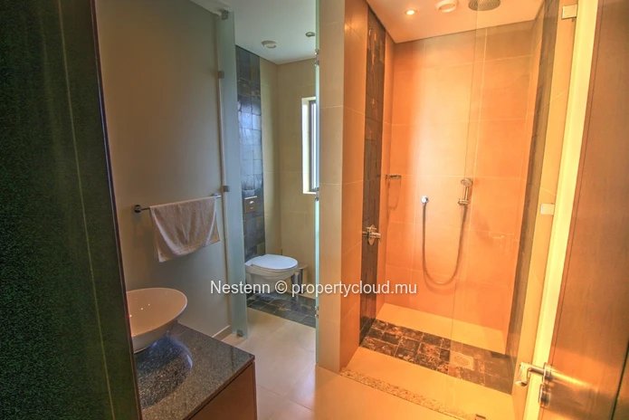 Appartement de luxe de 3 chambres dans un domaine prestigieux.