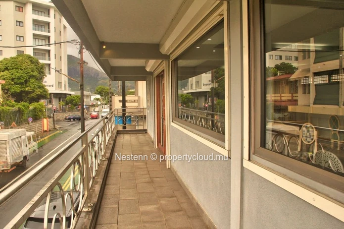 Modern ground floor duplex commercial premises of 180 m² 