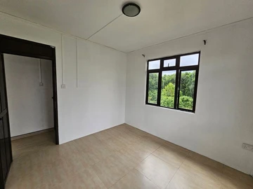 6 Bedroom House