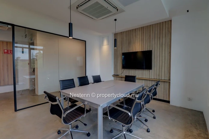 Prestigious office with breathtaking views in the heart of the Vivea Business Park