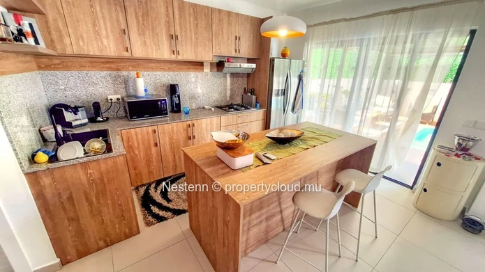 Charming 3-bedroom house with a private pool