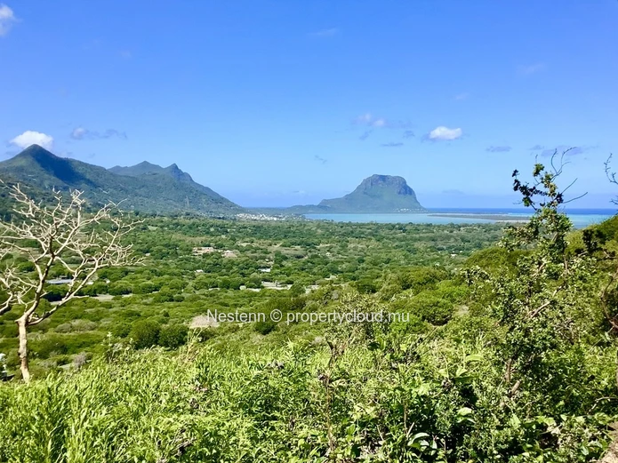 Contemporary duplex villa with 4 bedrooms, private pool, and mountain views in a secure residence