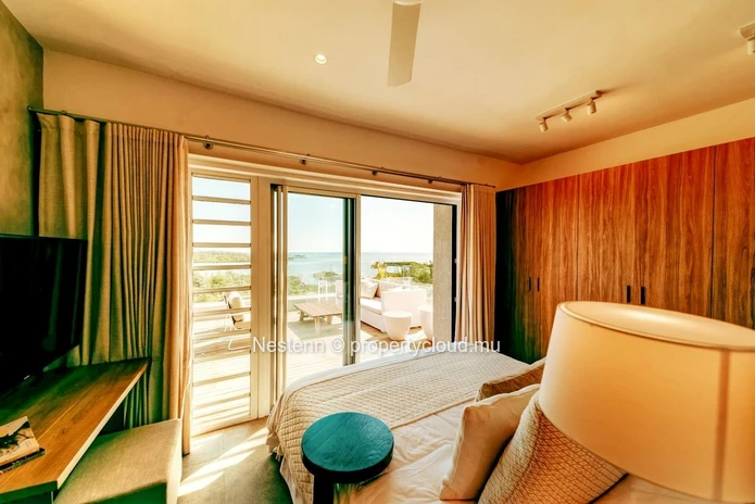 Superb 4-bedroom penthouse with sea views