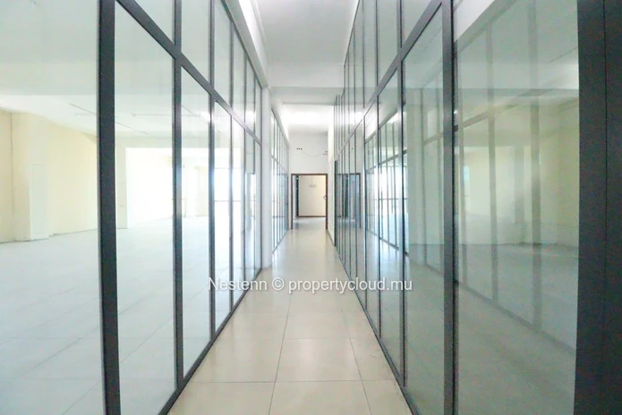 Espace bureau non meublé de 211 m² occupant l'ensemble du 4? étage