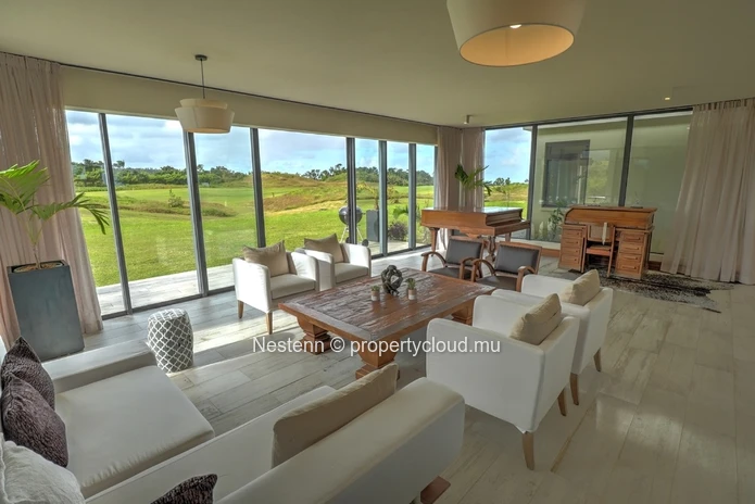 Vivez l'Excellence sur un Domaine de Golf