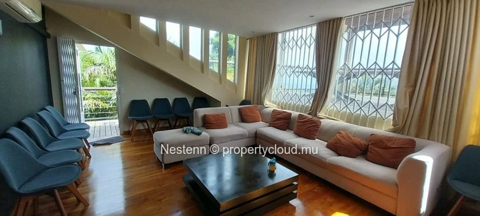 Magnifique villa de 418 m² avec jardin luxuriant, piscine et terrasses panoramiques