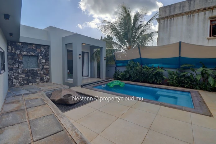 Beautiful, newly built single-storey villa with private pool, in a quiet residential area