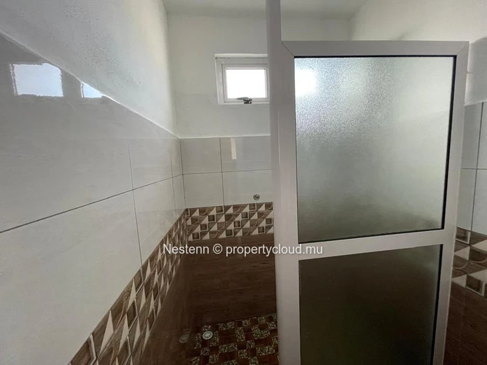 Freshly renovated furnished 3 bedrooms apartment 