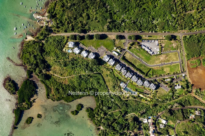 Upmarket 3-bed apartment with seaview. 