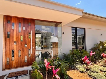 6 Bedroom House