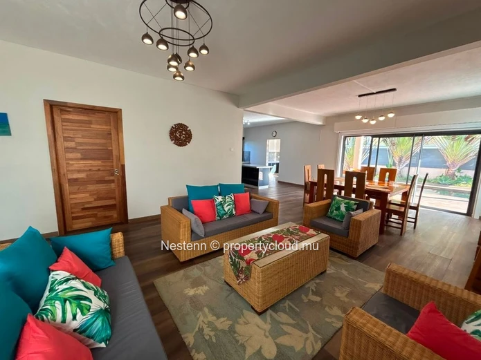 Exceptional Villa With 5 Suites For Rent – Pereybere