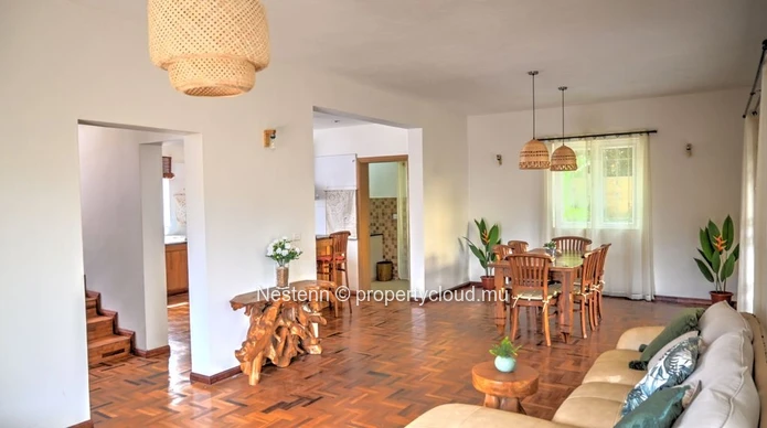 Élégante villa mauricienne meublée de 250 m² dans un quartier résidentiel calme 