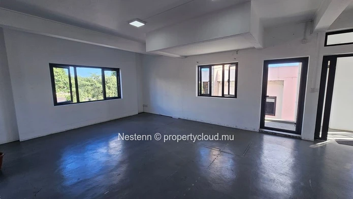 Bâtiment commercial de 223m2