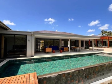 6 Bedroom House