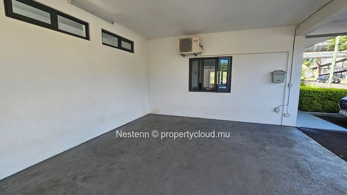 Bâtiment commercial de 223m2
