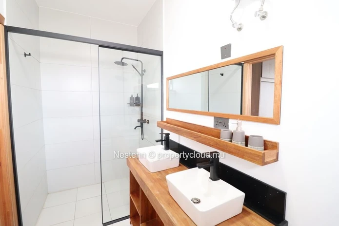 Vie côtière moderne – Appartement élégant et entièrement meublé à 3 minutes de la plage de Flic en Flac