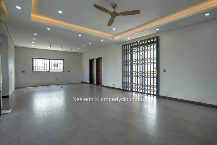 Villa haut de gamme de 4 chambres avec 324 m² sur un terrain de 409 m² 
