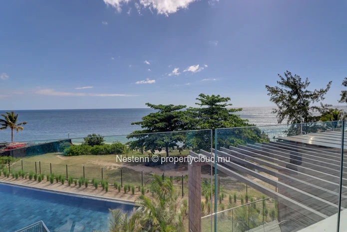 Appartement duplex moderne avec vue mer et accès plage