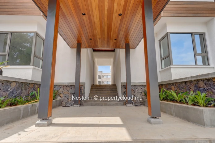 Appartement de 3 chambres dans une résidence en bord de mer. 