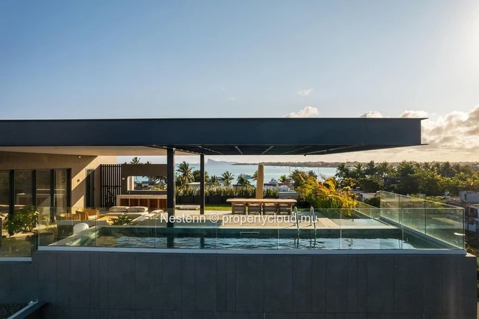 Penthouse de quatres chambres dans un domaine prestigieux proche de la plage