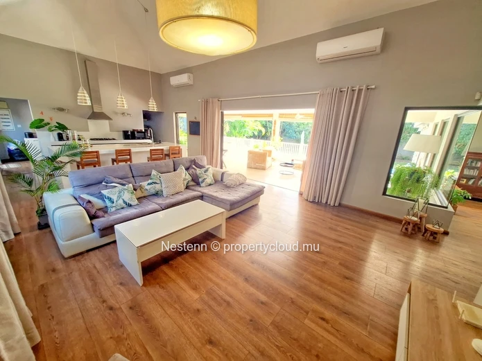 Superbe villa spacieuse de 4 chambres, située dans un quartier résidentiel calme et recherché