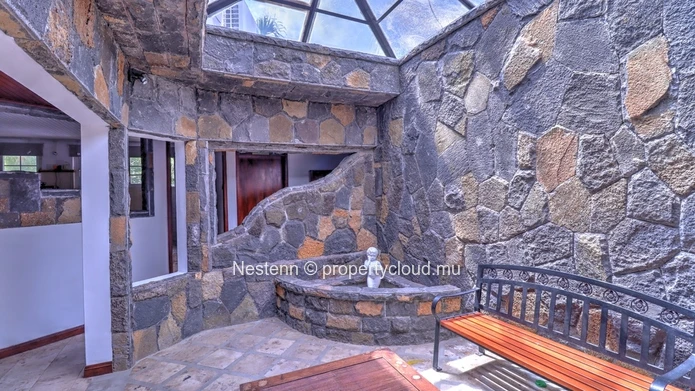 Villa de 4 chambres avec jardin de 2110m² piscine privée charme rustique et moderne