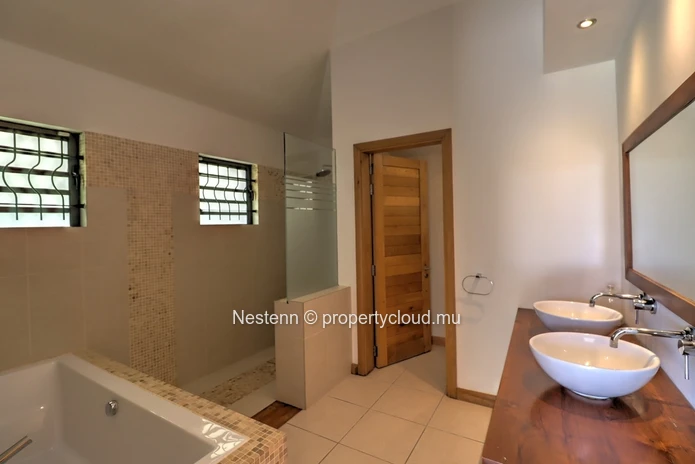 Fantastic 5 bedroom villa with panoramic sea views