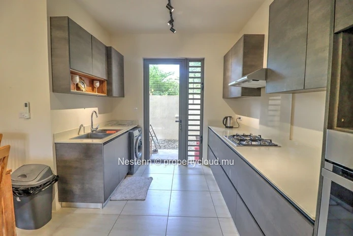 Comfortable 2-bedroom apartment with swimming pool, green spaces and immediate proximity to amenities