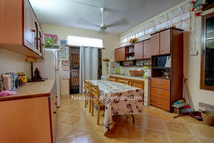 Maison de 200 m², construite sur un terrain de 241 m² 