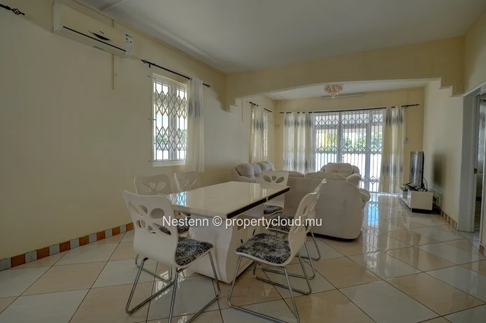 Charming traditional 280 m² house with 4 bedrooms