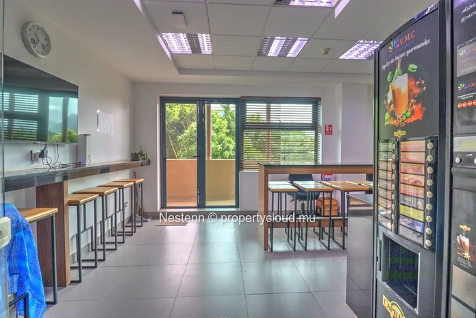 Furnished 20 m² offices with air conditioning, parking, and meeting rooms