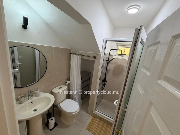 Villa rénovée de 3 chambres avec piscine en bord de mer