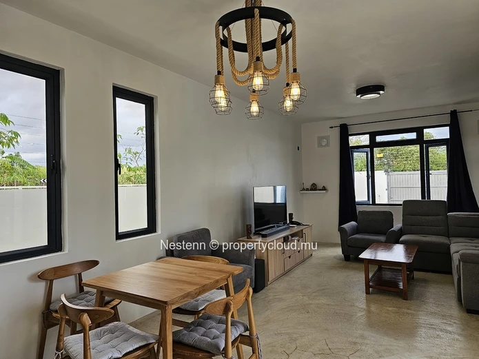 Maison cosy avec piscine et jardin 